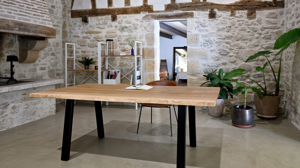 Table de bureau en bois massif par APEZA